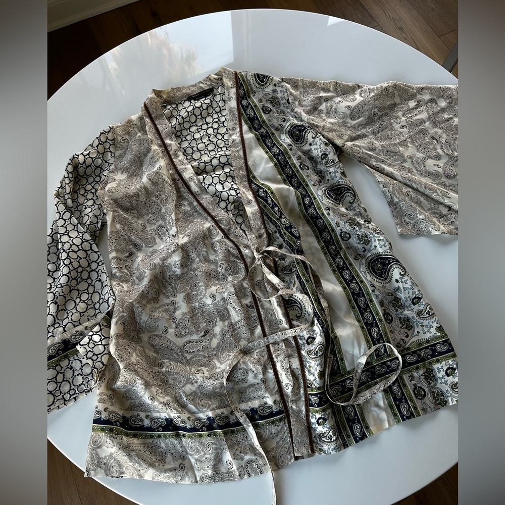 100% silk BCBG wrap